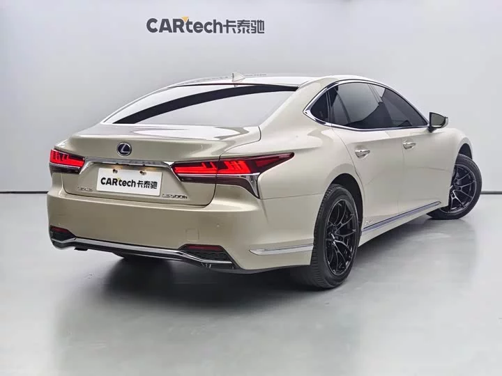 Lexus LS