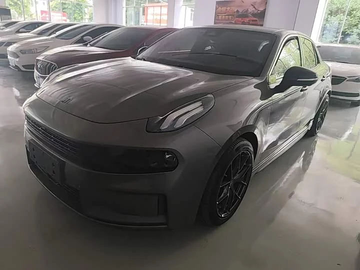 Lynk & Co 03
