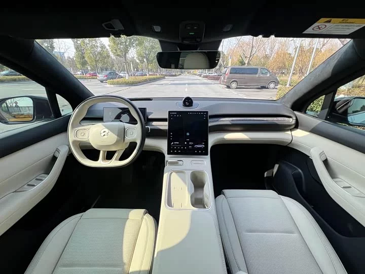 NIO ES6