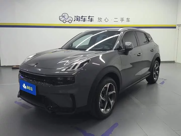 Lynk & Co 06