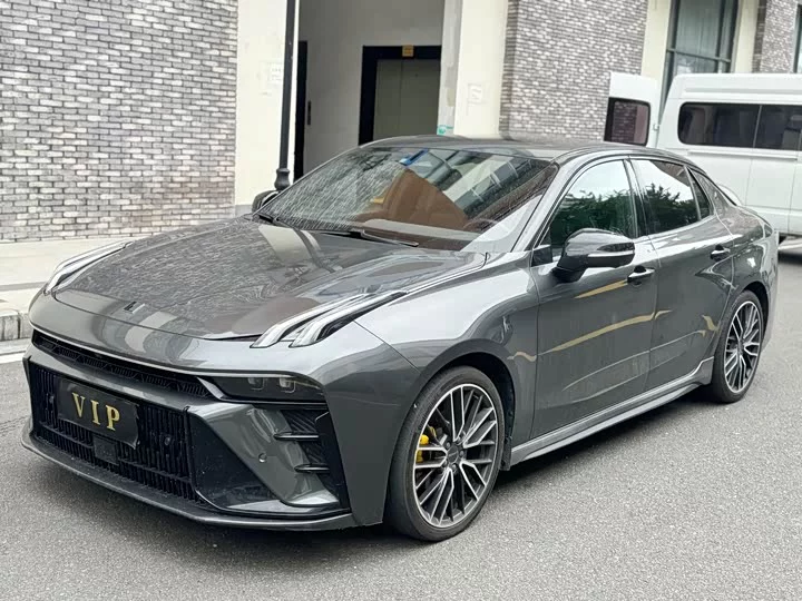 Lynk & Co 03