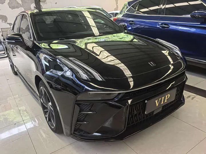 Lynk & Co 03