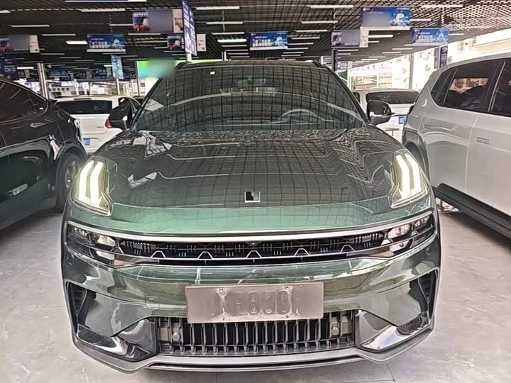 Lynk & Co 06 EM-P