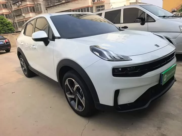 Lynk & Co 06