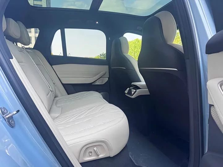 NIO ES6