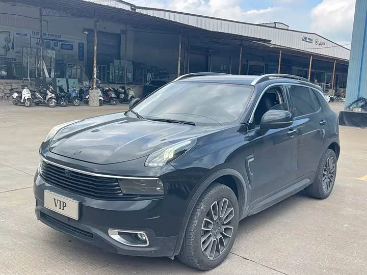 Lynk & Co 01