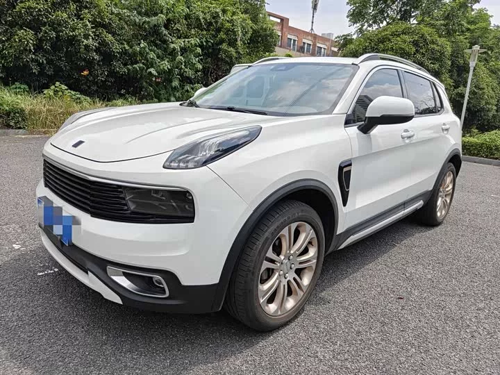 Lynk & Co 01