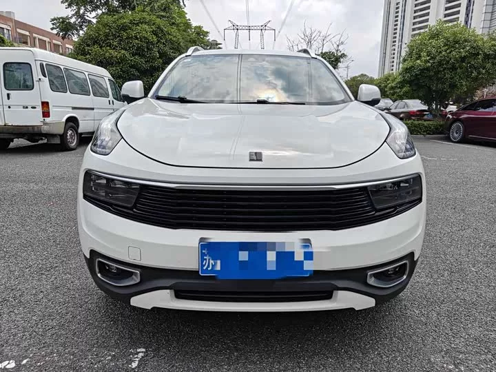 Lynk & Co 01