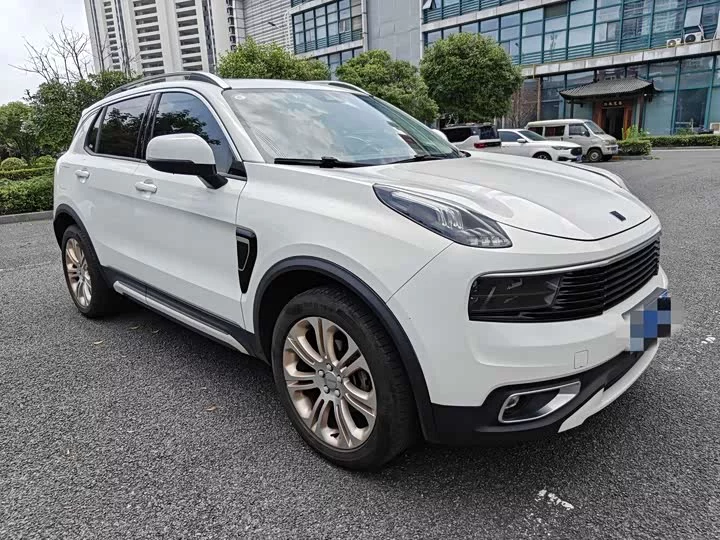 Lynk & Co 01