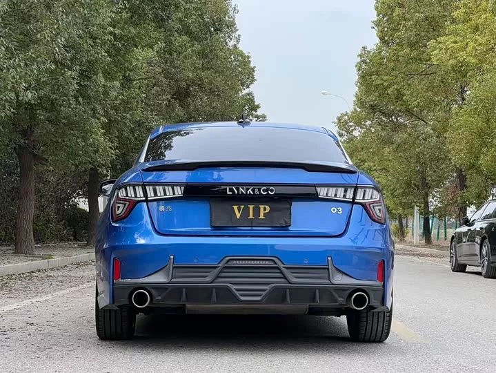 Lynk & Co 03