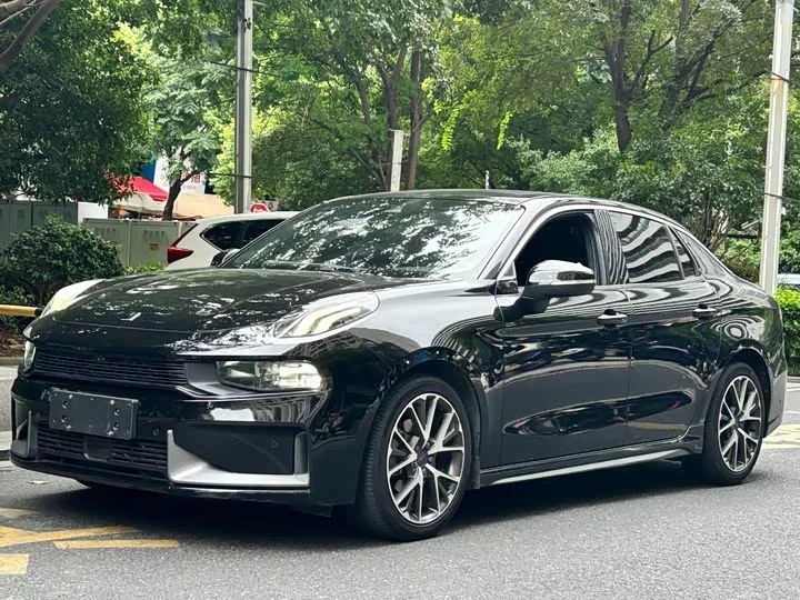 Lynk & Co 03