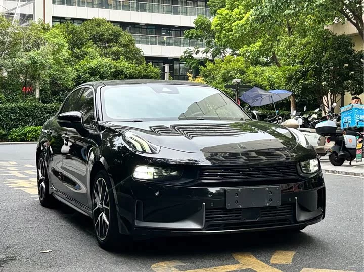 Lynk & Co 03