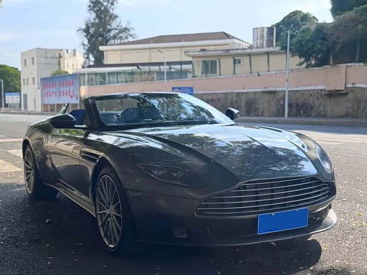 Aston Martin DB11