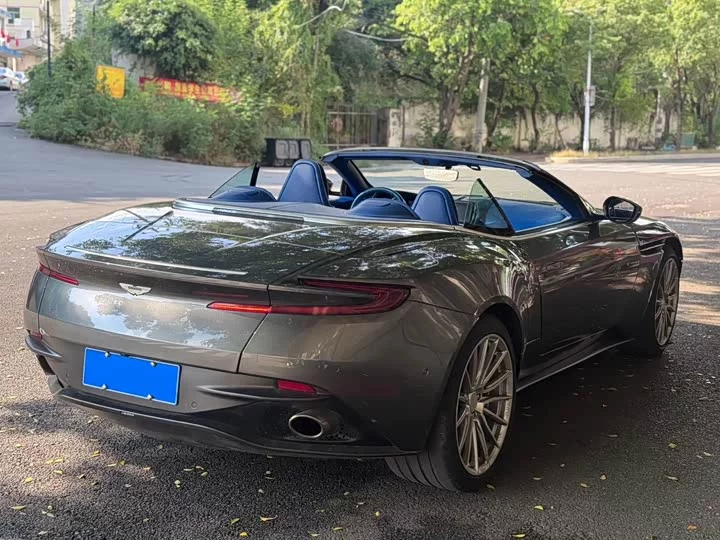 Aston Martin DB11