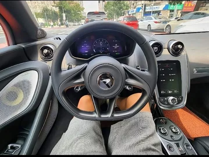 McLaren GT