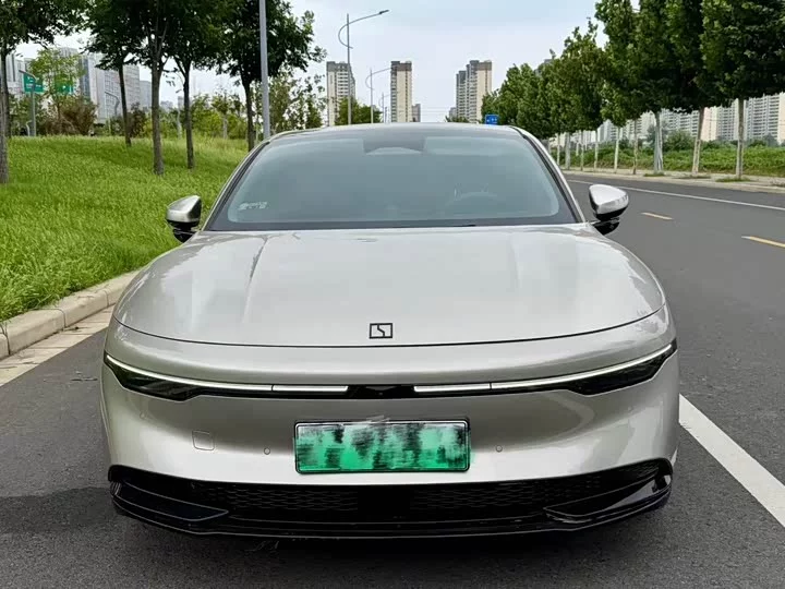 ZEEKR 007