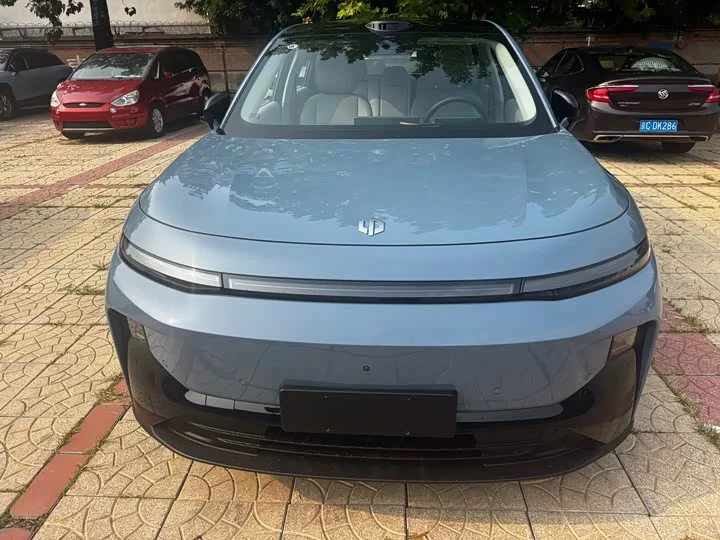 Leapmotor B10