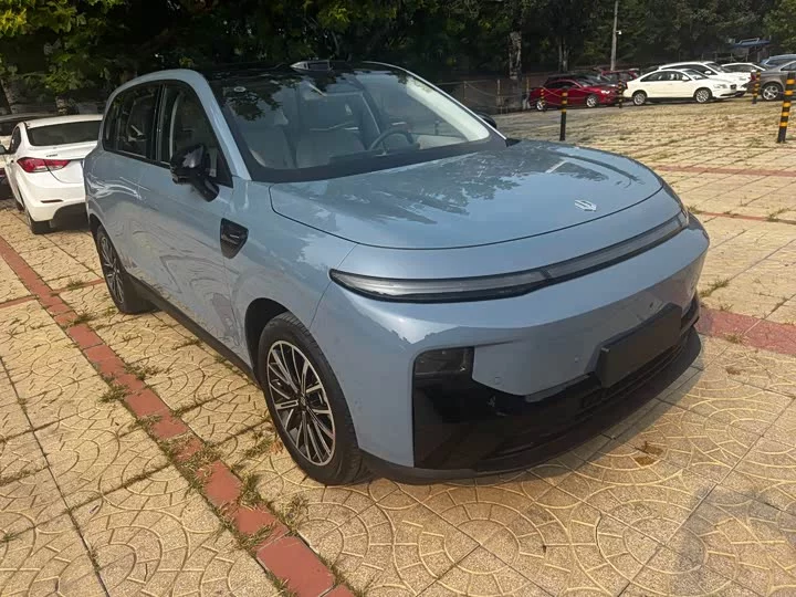 Leapmotor B10
