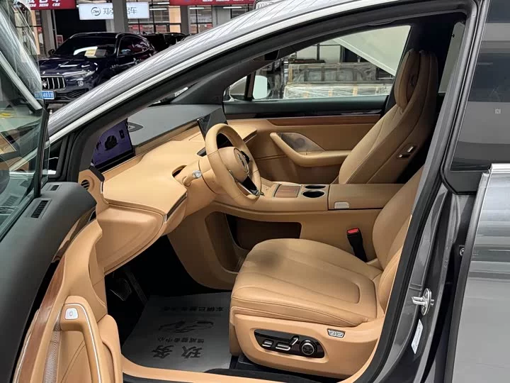 Luxeed R7