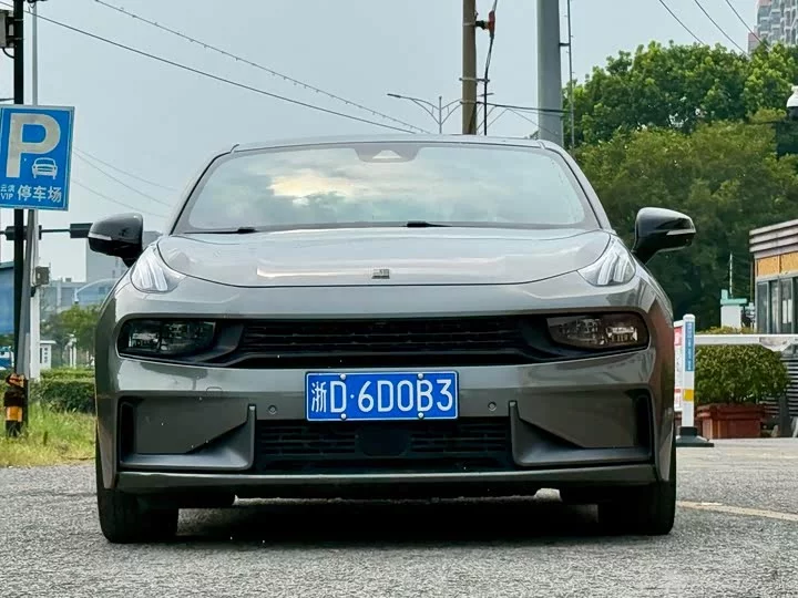 Lynk & Co 03