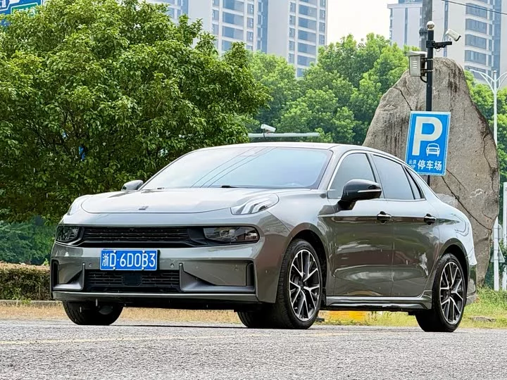 Lynk & Co 03