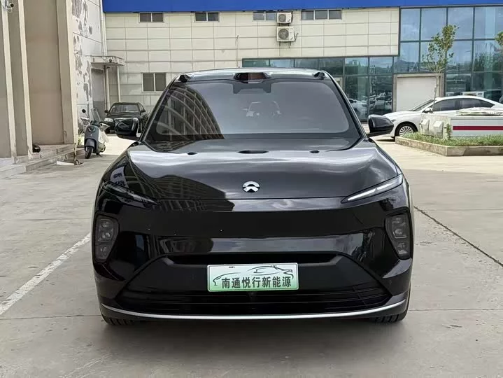 NIO ES8