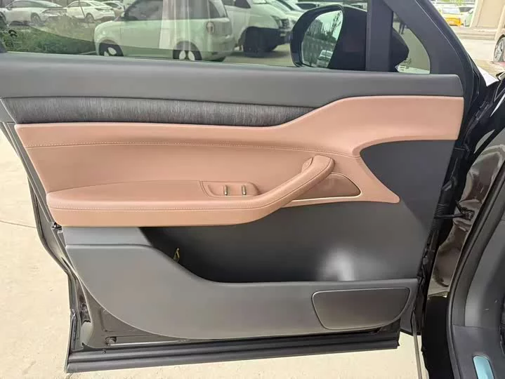 NIO ES8