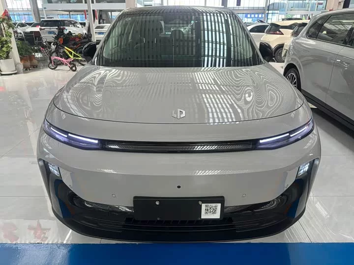 Leapmotor B10