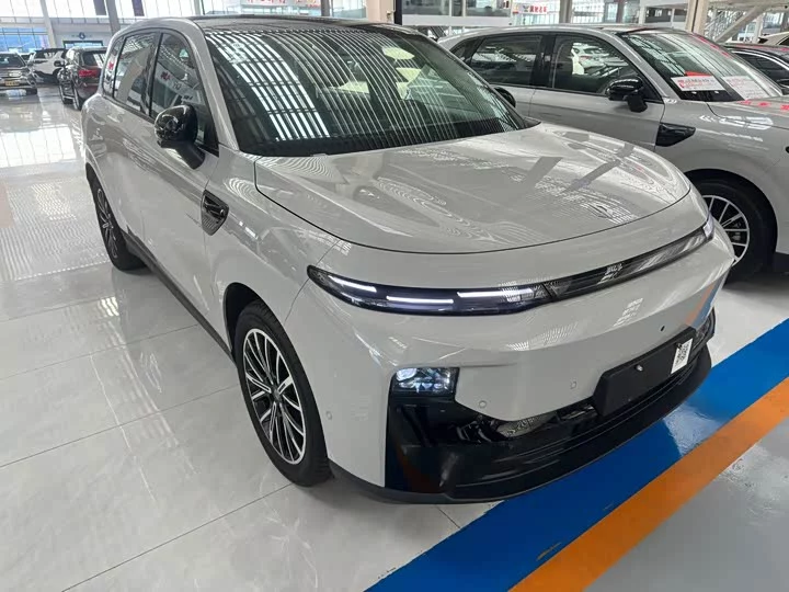 Leapmotor B10