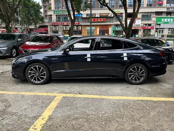Hyundai sonata