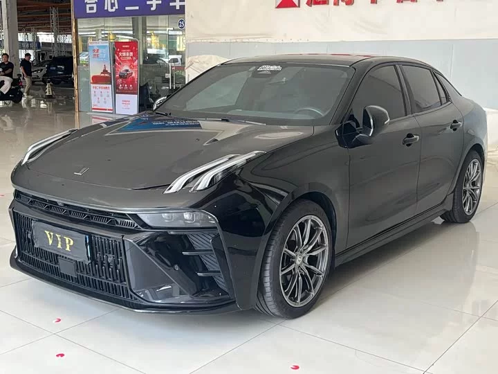 Lynk & Co 03