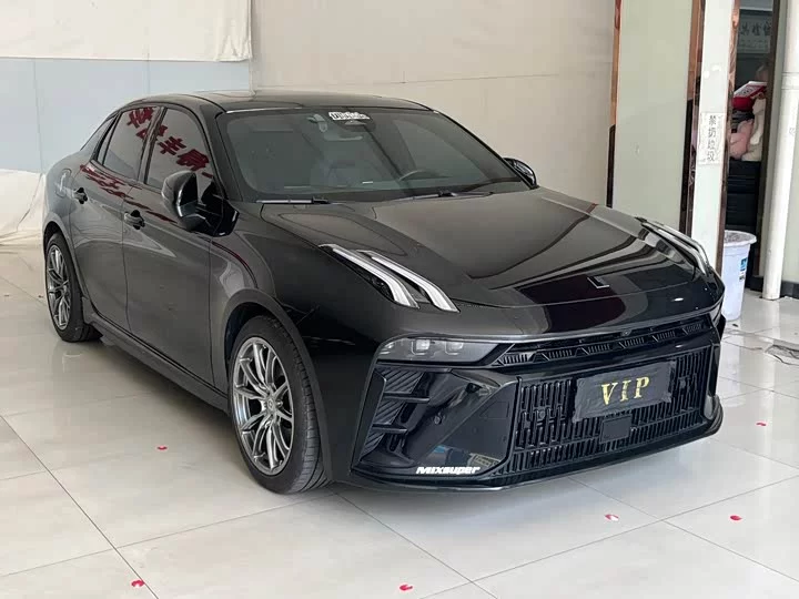 Lynk & Co 03