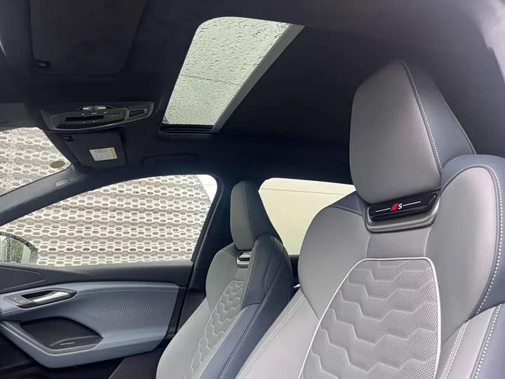 Audi Q6L e-tron