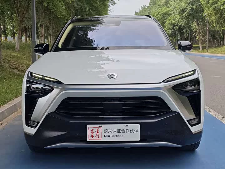 NIO ES8
