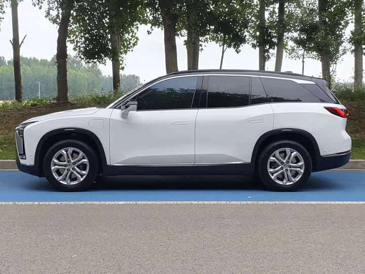 NIO ES8