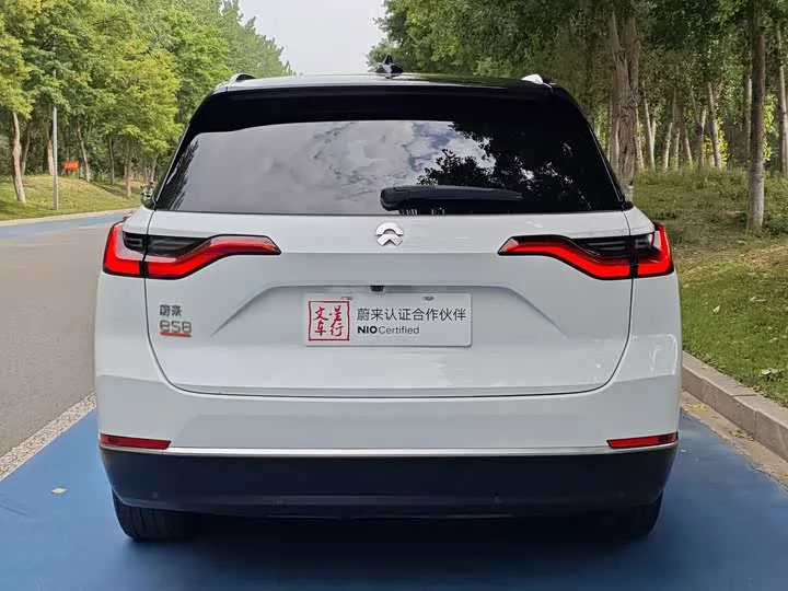 NIO ES8