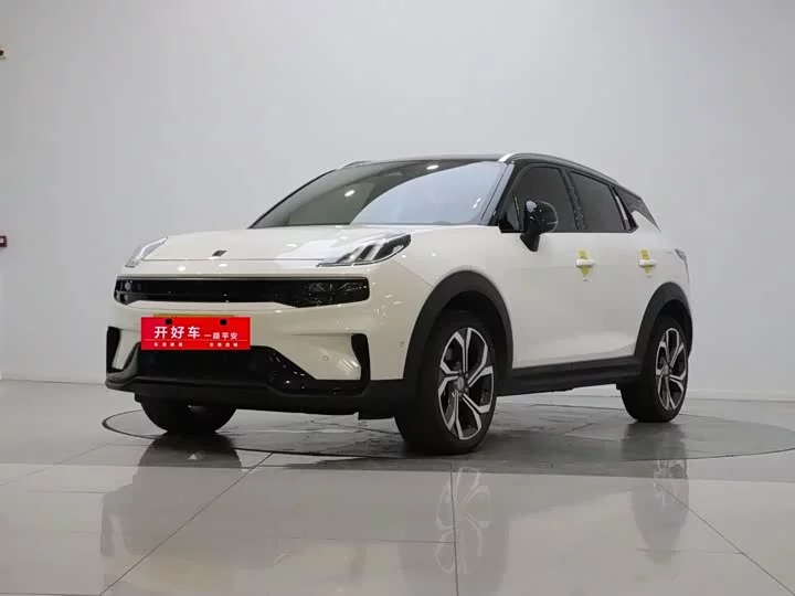 Lynk & Co 06
