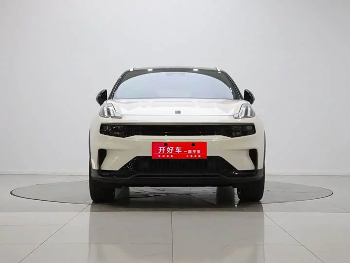 Lynk & Co 06