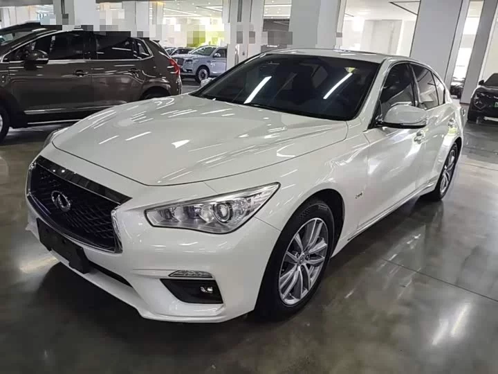 Infiniti Q50L