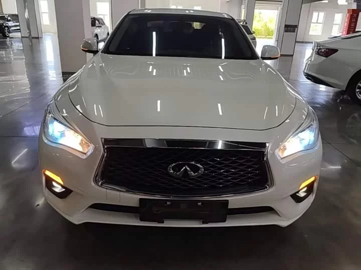 Infiniti Q50L