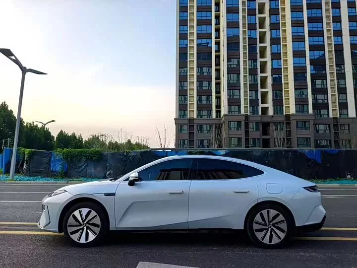 Geely Galaxy E8
