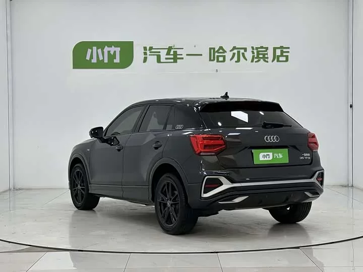 Audi Q2L