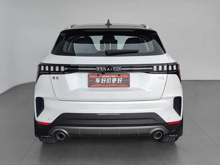 Lynk & Co 06