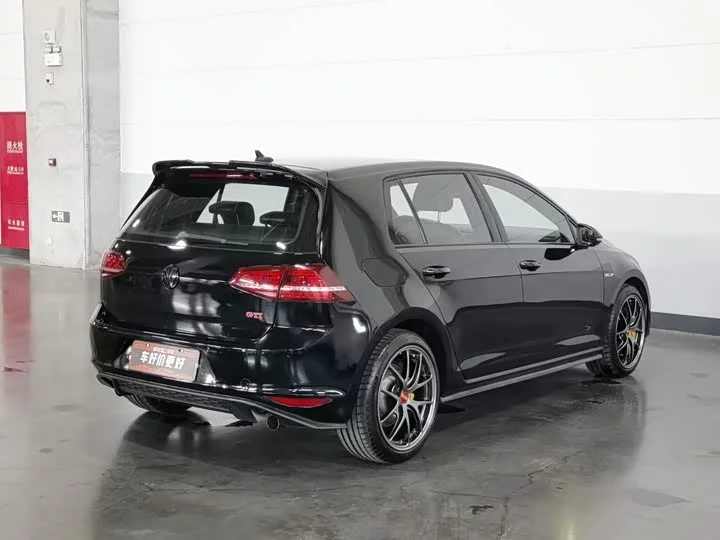 Volkswagen Golf GTI