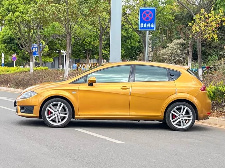 SEAT LEON