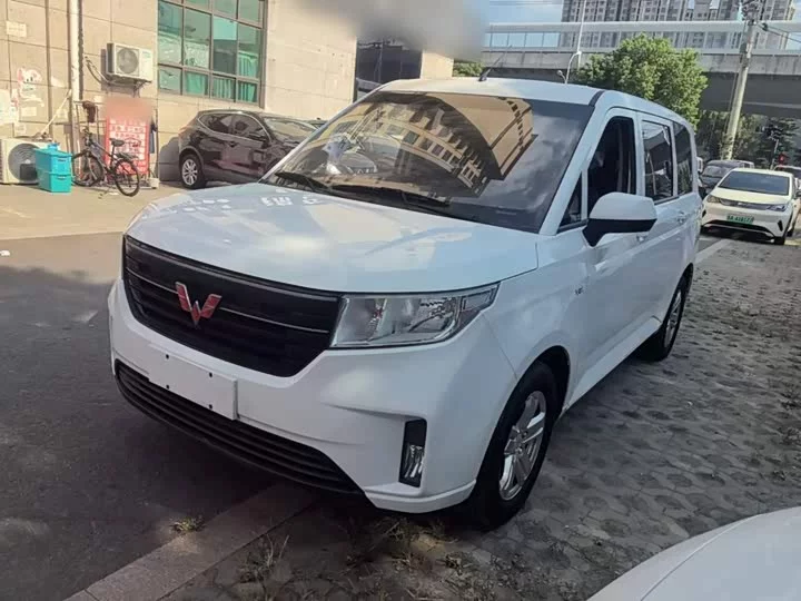 Wuling Hongguang PLUS