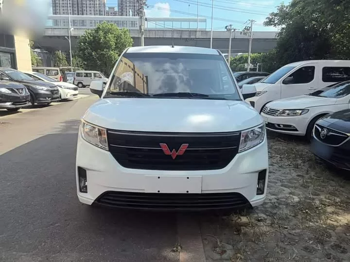 Wuling Hongguang PLUS