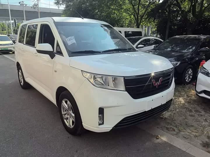 Wuling Hongguang PLUS