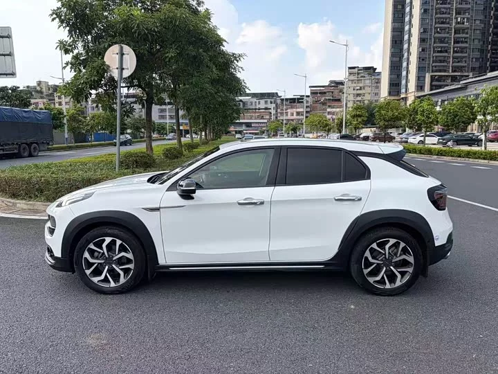 Lynk & Co 02