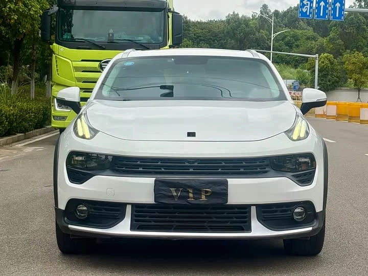 Lynk & Co 02
